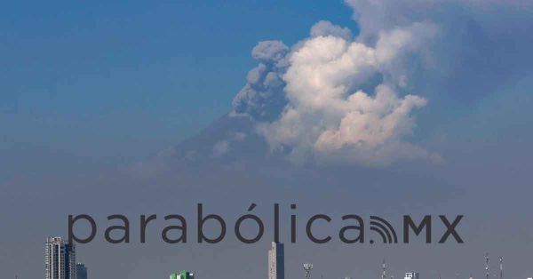 Caída de ceniza en 14 municipios; tuvo Popocatépetl 33 exhalaciones
