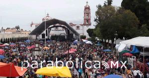 Viven el milenario trueque en Cholula