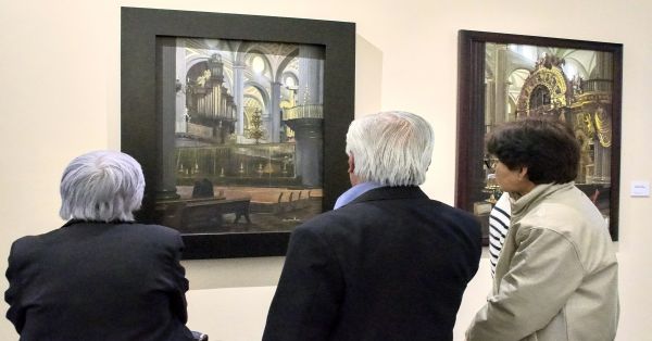 Recorre Lilia Cedillo Ramírez la exposición “Caminando por la vida”