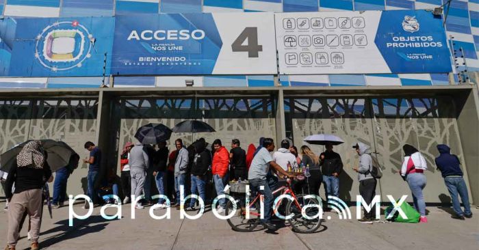 Causa expectativa concierto de Alfredo Olivas y Julión Álvarez en Puebla
