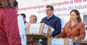 Entrega Sergio Salomón mil 200 computadoras para la SEP