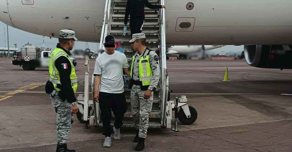 Detienen en Jalisco a hombre que intentó tomar un avión