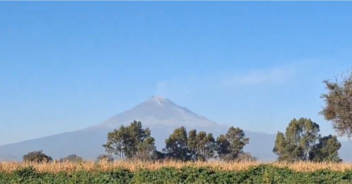 Amanece Popocatépetl en calma, semáforo continúa en amarillo