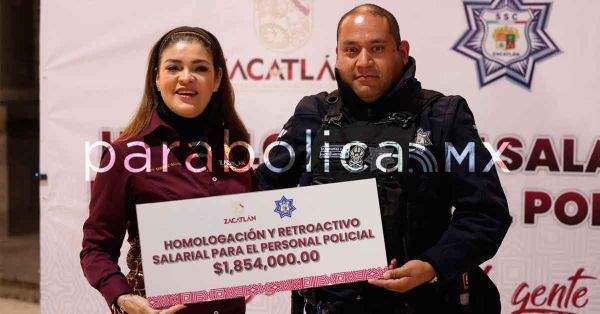 Cumple Bety Sánchez con el compromiso de aumentar el salario de los policías de Zacatlán