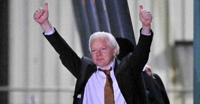 Llega Julian Assange a Australia