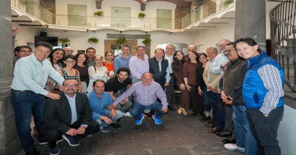 Acude Pepe Chedraui con integrantes del clúster turístico en la capital poblana