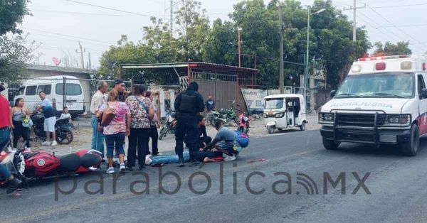 Chocan motociclista y mototaxi en Atencingo