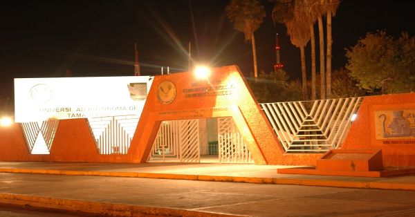 Exhiben a funcionario de Universidad Autónoma Tamaulipas acosando a una mujer