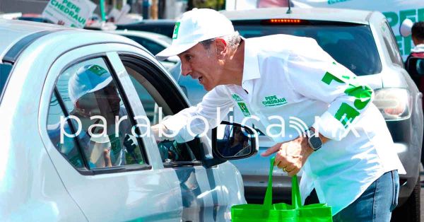 Dialoga Pepe Chedraui con poblanas y poblanos en el Triángulo de las Ánimas