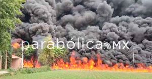 Evacuan a pobladores de Chipilo por gigantesco incendio