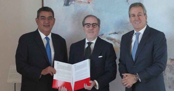 Amarran Salomón y Chedraui convenio en España para empresas poblanas