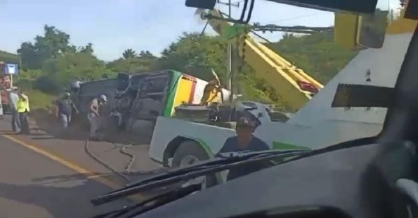 Hubo un muerto y 8 lesionados en un choque en la Huajuapan-Acatlán