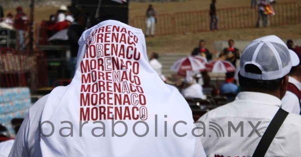 Critican clasismo de la derecha con las playeras &ldquo;Morenaco&rdquo;