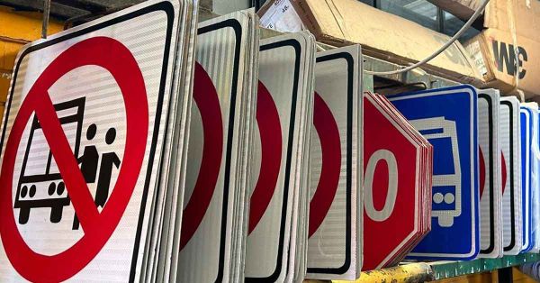 Colocan 400 señaléticas en la capital poblana