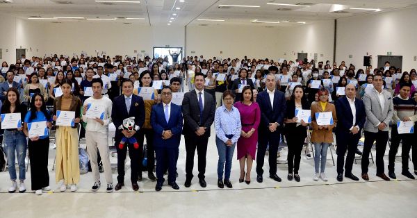 Entregan becas BBVA “Chavos que inspiran” y “Chavos con discapacidad que inspiran”
