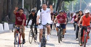 Encabeza Armenta rodada ciclista en Paseo Bravo