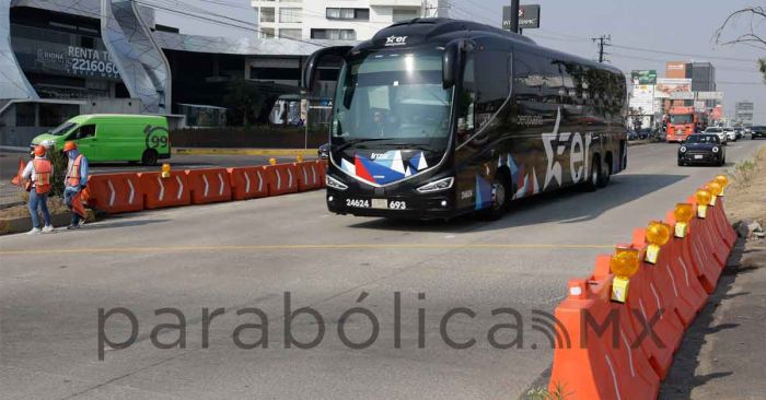 Reabren carril central en la Vía Atlixcáyotl