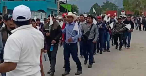 Marchan ind&iacute;genas contra violencia en Altamirano, Chiapas