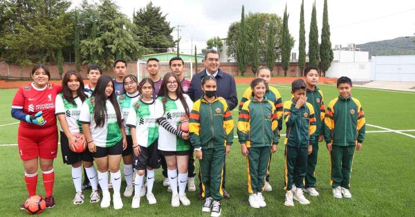 Entrega gobernador cancha de Centro Escolar Manuel Espinosa Yglesias