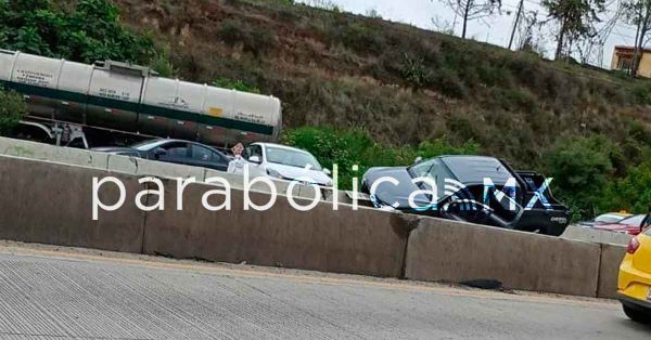 Provocan lluvias y velocidad una carambola en Perif&eacute;rico