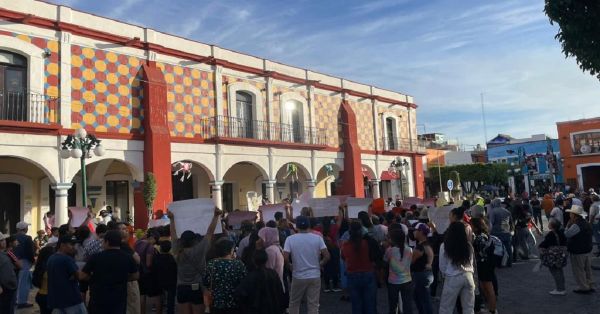 Se manifiestan contra el incremento del 25% al agua y la inseguridad en Izúcar de Matamoros