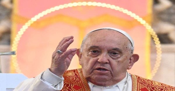 Narra Papa Francisco que &#039;libró&#039; dos intentos de atentado durante su viaje a Irak