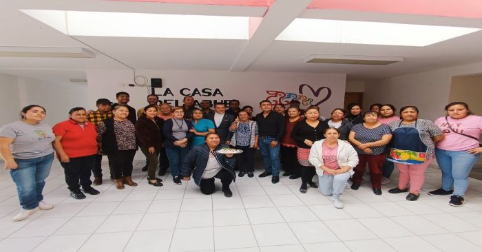 Capacitan a cocineras tradicionales por temporada de Chile en Nogada