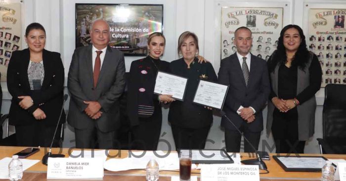 Reconocen a destacadas artesanas poblanas en Comisión de Cultura del Congreso