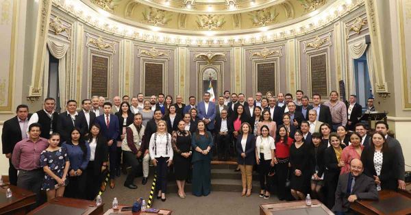 Asiste gobernador a presentación de nueva plataforma del Congreso