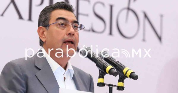 Sostene Sergio Salom&oacute;n un encuentro con comunicadores poblanos