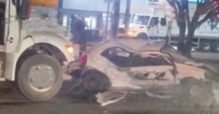 Chocan Chevy y camión de basura en avenida Las Torres