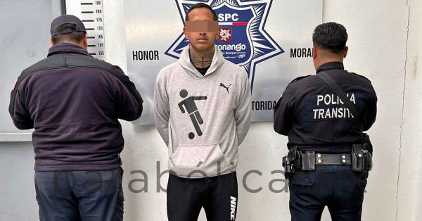 Detienen a sujeto que conducía un vehículo robado en Ocotlán