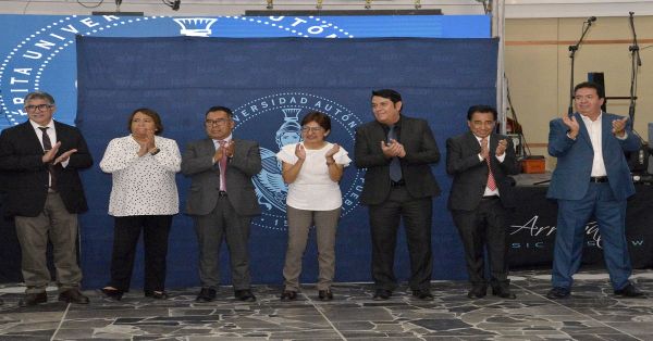 Libran batallas en las aulas los docentes y forman buenos profesionistas: Lilia Cedillo