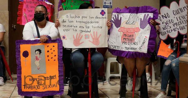 #8MPuebla: Marchan trabajadoras sexuales de Puebla