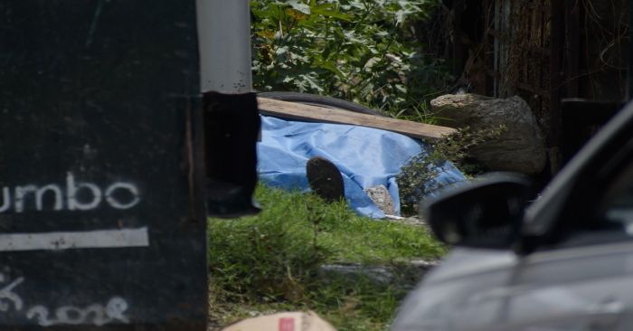 Hallan a un hombre sin vida en contenedores de basura en San Miguel Mayorazgo