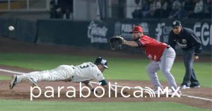 Blanquean los Pericos de Puebla a Piratas en el primer juego de la campaña 2025