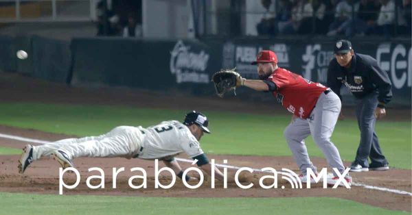Blanquean los Pericos de Puebla a Piratas en el primer juego de la campaña 2025