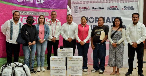 Entrega SMDIF apoyos alimentarios en Azumiatla y Totimehuacan