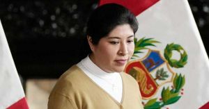 Rompe Perú relaciones diplomáticas con México por asilo a exprimera ministra
