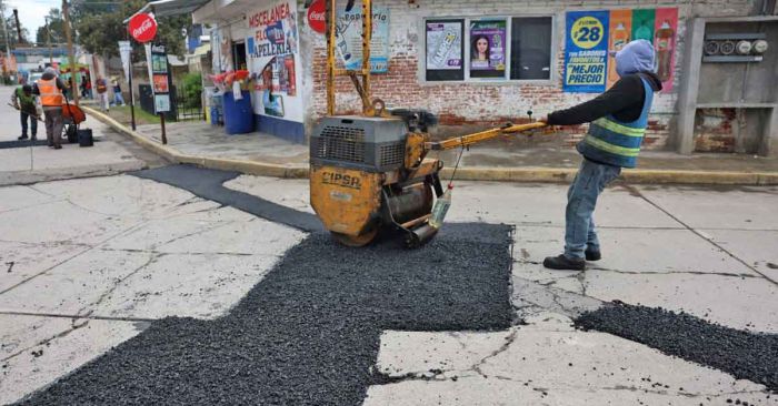 Atiende gobierno de Cuautlancingo los baches