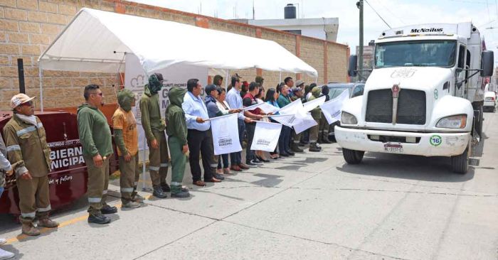 Inicia Omar Muñoz programa de contenedores de basura en Cuautlancingo