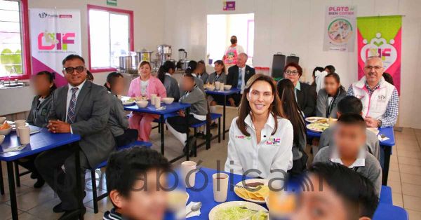 Entrega MariElise Budib desayunador escolar en San Crist&oacute;bal Tulcingo