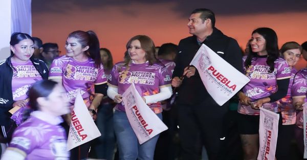 Califican con gran &eacute;xito la primera Carrera de la Mujer en Puebla capital