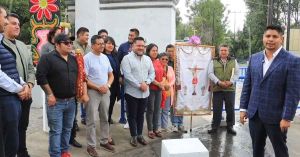 Presenta Omar Mu&ntilde;oz primer arco floral por Feria de Cuautlancingo 2025