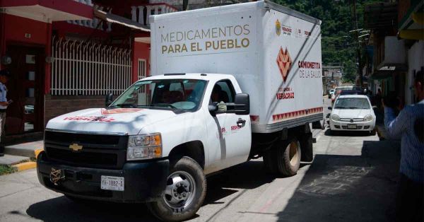 Atiende Roc&iacute;o Nahle faltante de medicamentos en Zongolica