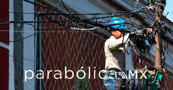 Avanza retiro de cableado en desuso en calles de la ciudad: ayuntamiento