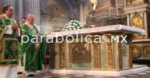 Estrena Catedral de Puebla altar, ambón y cátedra: Arquidiócesis