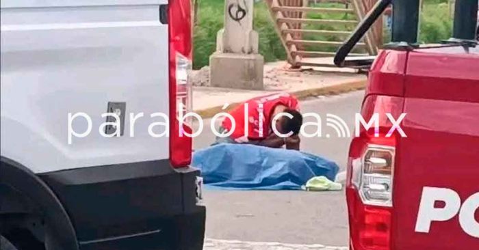 Muere al caer de un puente mientras cambiaba una lona en Tehuacán