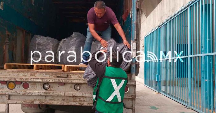 Envía DIF estatal cobertores para familias afectadas por lluvias en Huauchinango, Tlatlauquitepec, Ajalpan y Tehuacán