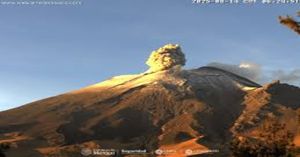 Aumenta levemente actividad el Popocatépetl, emite 54 exhalaciones en 24 horas